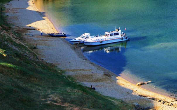 重庆出发主题旅游_俄罗斯贝加尔湖7日旅游[利镇+奥利洪岛+成都出境]<成都直飞3.5小时，贝加尔湖奥利洪岛+利斯特维扬卡小镇+伊尔库茨克市，特别安排四大主题活动，并赠重庆-成都动车往返补助>