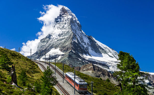 重庆到铁力士山旅游_[瑞不可挡]重庆到瑞士10天旅游线路报价<全程四星酒店，圣莫里茨+卢塞恩+因特拉肯+达沃斯小镇+少女峰+伯尔尼纳火车+日内瓦湖游船>