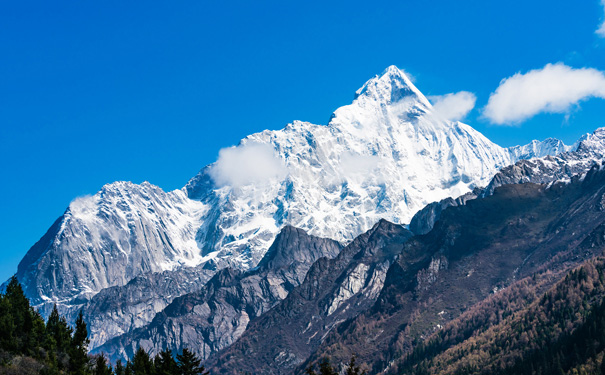 重庆到四川旅游_四姑娘山、达瓦更扎4天雪山自驾旅游线路<春天花事><清明节自驾游四姑娘山长坪沟+夹金山云海+达瓦更扎，尽享川西最美雪山胜景！>