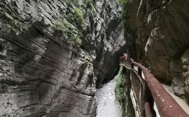 重庆到涪陵旅游_重庆武陵山大裂谷+大木林下花园一日游[重庆周边旅游]<重庆周边景点之中，武陵山大裂谷这座地质奇观一定会让您觉得不虚此行！>