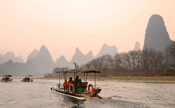 重庆到阳朔旅游_[当地参团]桂林+阳朔四日旅游[悦享0自费]<桂林当地参团旅游，宿漓江边五星度假酒店！骑行于古镇与山水之间！尊享漓江边自助美食！特别赠送桂林千古情表演>