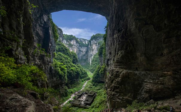 重庆到成都旅游_【双城记】重庆市内+武隆天坑+峨眉山+成都双汽5日游[含接送站]