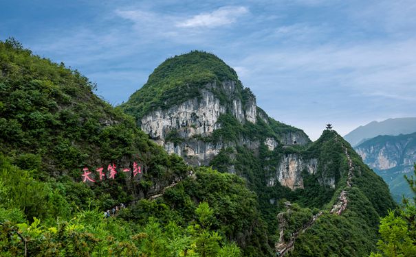 重庆出发纯玩旅游_云阳龙缸+张飞庙+岐山草场2日游