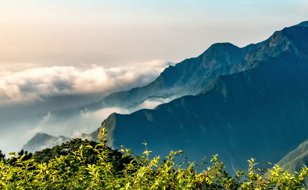 重庆到江西旅游_[纯玩]江西庐山深度四日游[动车往返]<庐山四日游，赏庐山云雾，享天下名山魅力！另有庐山深度五日游线路，报价及线路详情请咨询重庆青年旅行社客服>