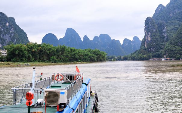 重庆到阳朔旅游_重庆到广西桂林+阳朔动车纯玩4/5日跟团游[五星住宿]<重庆到广西桂林阳朔跟团游线路！全程0自费0购物+全程五星酒店，船游漓江+遇龙河双人漂+红溪瀑布群！>