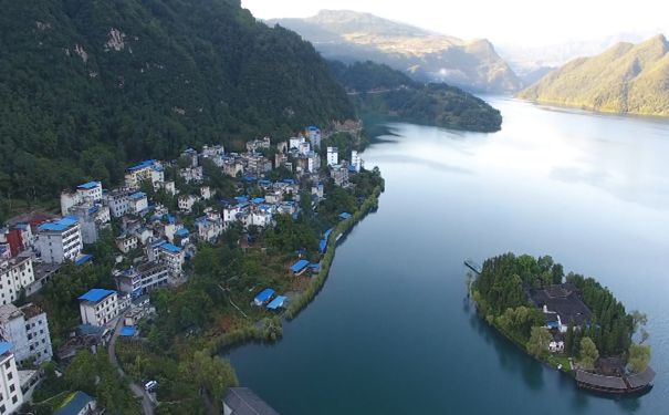 重庆出发自驾旅游_凉山马湖+悬崖村端午节自驾三日游<重庆端午节自驾旅游，探秘小凉山璀璨明珠马湖、悬崖村上的“求学之路”，赏四川凉山深处醉美彝族风情！>