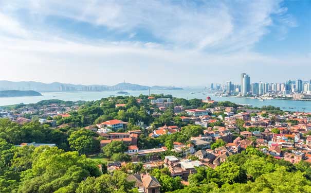 重庆出发海滨旅游_[0购物]厦门鼓浪屿+曾厝垵双飞5日旅游[住鼓浪屿]<厦门旅游，特别安排1晚鼓浪屿客栈+1天自由活动，全程0购物+海鲜大餐，游厦门鼓浪屿+曾厝垵+山海步道+南普陀+环岛路！>