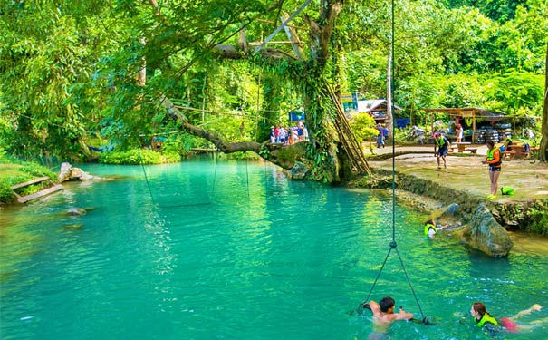 重庆出发春节旅游_[VIP小包团]老挝万象+万荣+琅勃拉邦7日游[0自费]<老挝万象/万荣/琅勃拉邦旅游，VIP小包团，TUKTUK车游万荣+蓝色泻湖+南松河漂流+南俄湖游船+塔銮+光西瀑布+普西山>