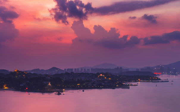 重庆出发海滨旅游_福建厦门鼓浪屿+云水谣+厦门大学纯玩五日游<厦门旅游线路，纯玩0购物，全程精品民宿，醉美古镇云水谣+鼓浪屿+趣味体验鹭岛赶海+抓虾补蟹>