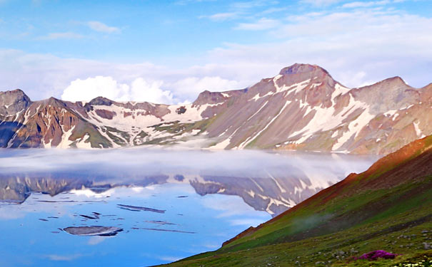 重庆到长白山旅游_[全景东北]沈阳+长白山+哈尔滨+漠河+呼伦贝尔+额尔古纳+根河15日夕阳游<东北三省吉林/辽宁/黑龙江+内蒙古夕阳红旅游，重庆成团，全程导游陪同，赠送每人一套旅行大礼包！>