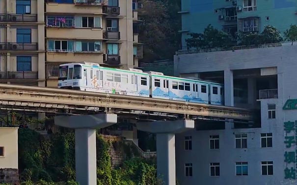 重庆周边旅游_[经典山城]重庆市内一日游[民国街+精品小包团]<经典山城景色，重庆市内一日游线路，游1942民国街+李子坝穿楼轻轨+磁器口古镇+白公馆渣滓洞等重庆旅游景点！>