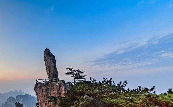 重庆到江西旅游_[秋季旅游]安徽黄山+九华山+婺源篁岭双飞六日旅游[0自费]<秋季特价安徽旅游线路，游黄山+九华山大佛+婺源篁岭+潜口民宅+金紫祠+黎阳老街(in巷)+屯溪老街等秋季风光，全程0自费！>