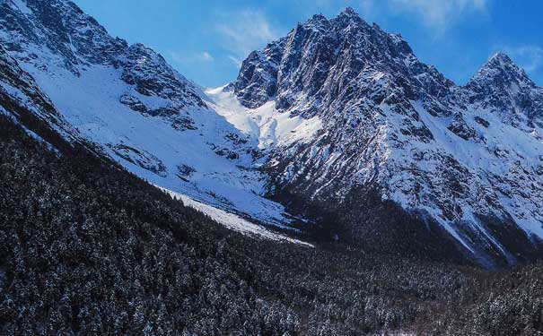 重庆到四川旅游_[冬季冰雪]重庆到毕棚沟+藏寨+羌寨+羌城三日旅游<川西毕棚沟旅游线路，毕棚沟奇峰异石、梦幻海子、水群溪流、瀑布飞挂、青山黛水！>