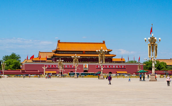 重庆到天坛旅游_[夕阳红]纯玩北京双飞五日游[含全陪+全餐]<夕阳红北京旅游，专为50岁以上人群设计夕阳红旅游线路，含全程陪同+所有用餐全含+0购物0自费+精华景点3小时深度游！>