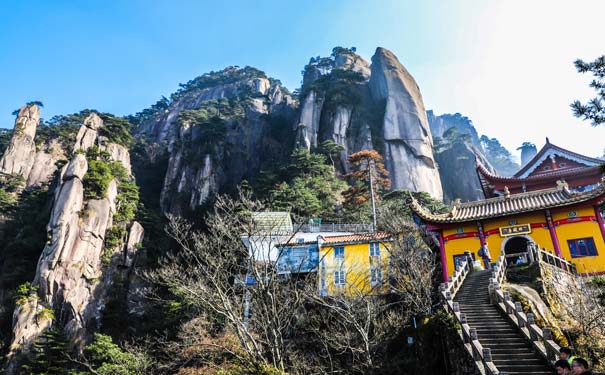 重庆出发夕阳旅游_[纯玩]安徽黄山+九华山+西递宏村双飞五天旅游<黄山九华山旅游线路，飞机五日游，纯玩0自费0购物，住四星酒店，游安徽九华山+黄山+西递+宏村等！>