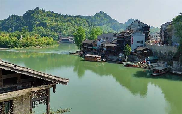 重庆到酉阳旅游_重庆周边洪安边城+酉阳桃花源+芭拉胡三日游<重庆周边三日游，纯玩0购物0自费，游洪安边城+酉阳桃花源+黔江芭拉胡城市大峡谷+蒲花暗河+叠石花谷！>