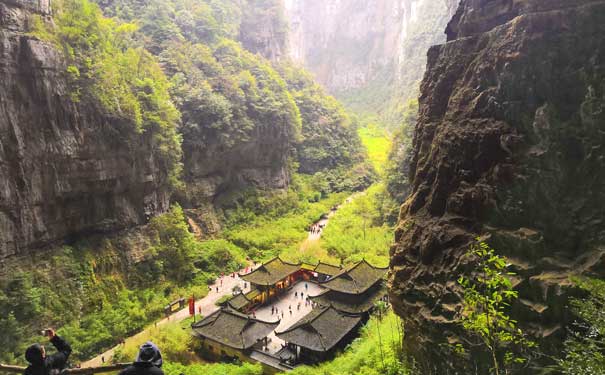 重庆周边旅游_[VIP小包团]重庆武隆天生三桥+懒坝艺术区+乌江画廊一日游<重庆武隆旅游，精品VIP2到8人纯玩小包团，赠懒坝艺术下午茶，游武隆天生三桥+懒坝国际禅境艺术度假区+乌江画廊观景台！>