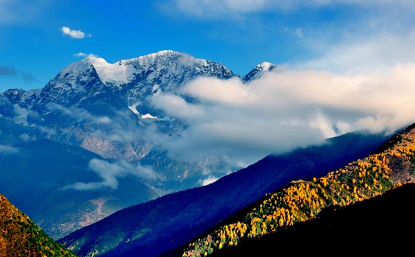 重庆出发摄影旅游_重庆自驾牛背山+眉山水街夜景+大渡河金口大峡谷4日旅游<重庆自驾旅游，游牛背山观景台+眉山水街夜景+大渡河金口大峡谷+柳江古镇等，住1晚牛背山山顶帐篷酒店！>