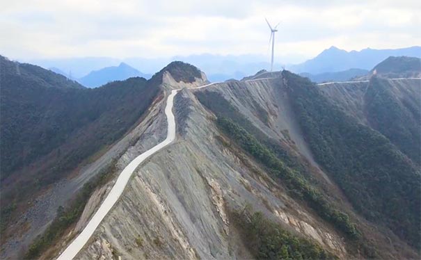 重庆出发国内旅游_重庆刀背梁+云阳龙缸+张飞庙+万寿古寨自驾三日旅游<2022重庆自驾旅游，自驾游网红刀背梁+云阳龙缸+万步梯+磨盘寨+张飞庙+万寿古寨等，2晚精选住宿+2顿特色农家餐！>