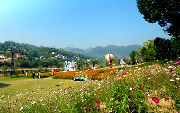 重庆到酉阳旅游_[0自费]重庆周边桃花源+爱丽丝庄园+神龟峡+叠石花谷二日游[黔江+酉阳]<重庆周边游，全程0自费游酉阳+黔江，游桃花源+神龟峡游船+叠石花谷+爱丽丝庄园，赠送《梦幻桃源》演出！>