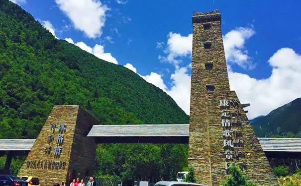 [避暑]重庆到川西海螺沟避暑五日旅游海螺沟避暑旅游，重庆出发汽车往返五日旅游，赠送海螺沟燕子沟+康定木格措门票，酒店麻将免费使用！