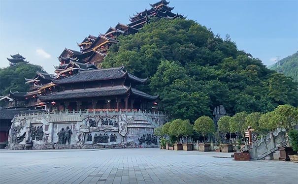 重庆出发特价旅游_[特价]重庆周边阿依河+蚩尤九黎城+乌江画廊+摩围山+芭拉胡三日游[0自费]<重庆周边游，黔江+彭水汽车三日游，游阿依河+蚩尤九黎城+乌江画廊+摩围山+蒲花暗河+芭拉胡城市大峡谷等！>