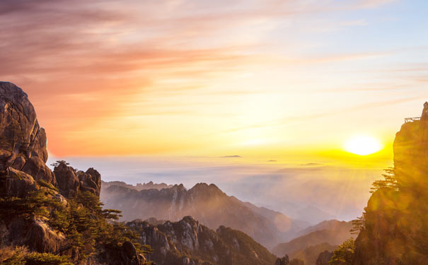 重庆出发夕阳旅游_[住黄山山顶]重庆到黄山+宏村+黎阳水街四日旅游[纯玩]<黄山旅游，纯玩不进购物店，黄山全景景区内2天游览+水墨宏村+屯溪老街+黎阳老街，住1晚黄山山顶！>