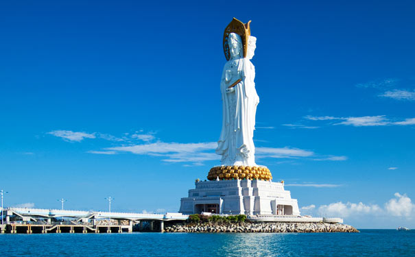 重庆出发海滨旅游_[0购物]海南三亚双飞五日游[蜈支洲岛+南山+游艇+直升机]<海南三亚旅游，0购物0自费+海边酒店+游艇出海+直升机体验，蜈支洲岛+南山+亚龙湾玫瑰谷+天堂森林公园双飞五日旅游！>