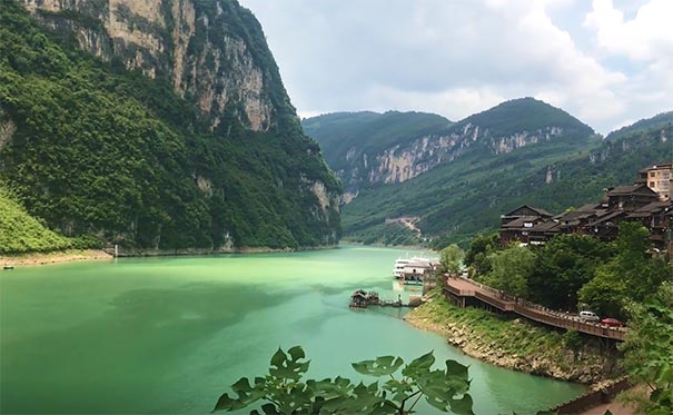 重庆到乌江画廊旅游_重庆周边三日旅游[桃花源+濯水景区+城市大峡谷+十三寨+龚滩古镇]<纯玩重庆周边三日游，含濯水古镇+城市大峡谷+蒲花暗河+爱莉丝庄园+十三寨+龚滩古镇+桃花源+叠石花谷！>