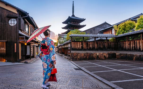 重庆到京都旅游_[日本当地参团]京都+奈良一日游[大阪集散]<日本旅游，日本当地参团一日游，大阪集散，游京都+奈良，清水寺+二三年坂+衹园花见小路+石塀小路+伏见稻田大社+奈良公园！>