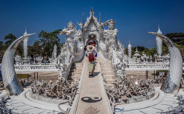 重庆出发到东南亚旅游_[春节泰国自驾游]重庆到泰国清迈自驾7天旅游[过境老挝]<泰国自驾旅游线路，深度游览泰国北部地区：清莱、清迈、三角地区，体验传说中的佛教之国！>